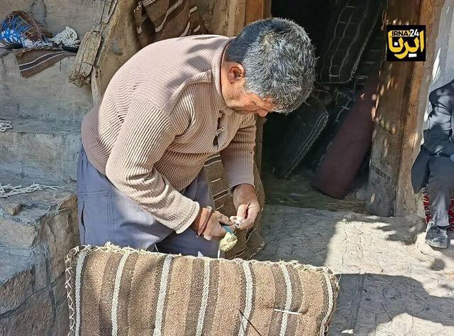 فیلم| آخرین رمق‌های پالان دوزی در خراسان‌شمالی