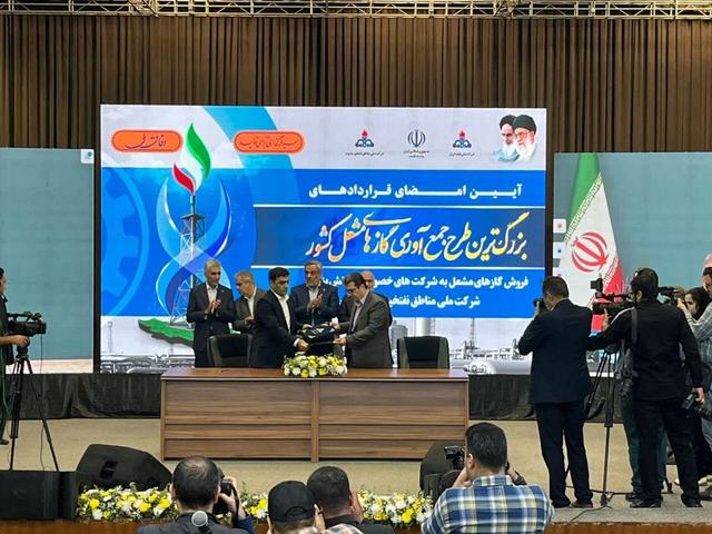 امضای قراردادهای بزرگترین طرح جمع آوری گازهای مشعل کشور در اهواز
