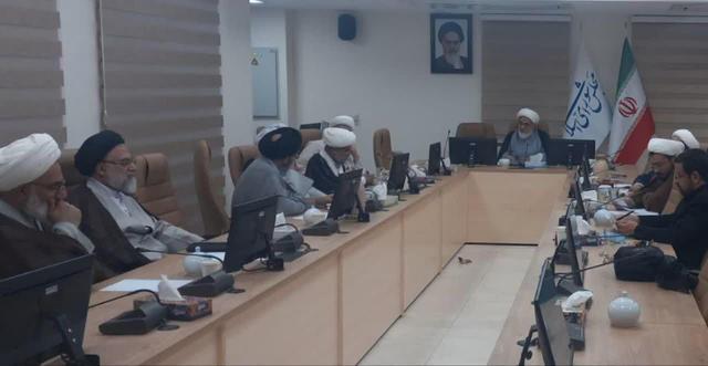 راهکارهای فقهی برای سفر خارجی زنان بدون اذن همسر در قم بررسی شد