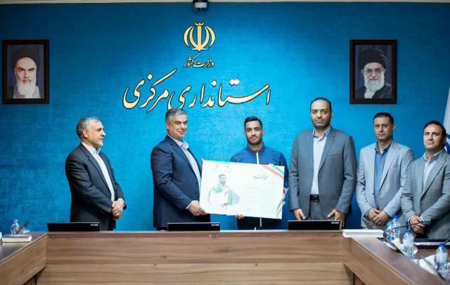 استاندار مرکزی: تلاش، تمرین و توکل سه رکن موفقیت در عرصه ورزش است