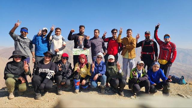 صعود کوهنوردان مهاجران افغانستانی به قله اورجین لواسان
