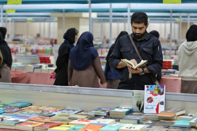 عرضه ۳۵ هزار جلد کتاب در نمایشگاه مهریز