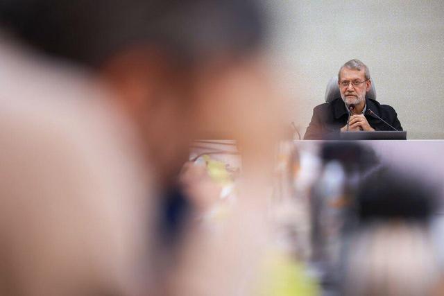 لاریجانی: خواسته‌های آمریکا ته ندارد/ ایرانیان باید سر حرف خود بایستد