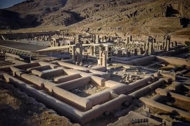 یادمان فرهنگی کوروش با محوریت بازسازی دروازه ایشتار در تخت جمشید برگزار می‌شود