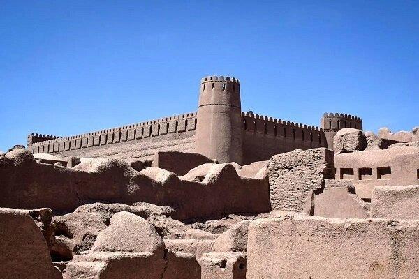 آغاز مرمت برج قلعه تاریخی معاذ شهرستان فهرج