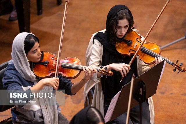 ارکستر نوجوانان پایتخت روی صحنه می‌رود