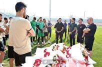 تشکر از خانبان و تقدیر از مربیان در حاشیه تمرین پرسپولیس