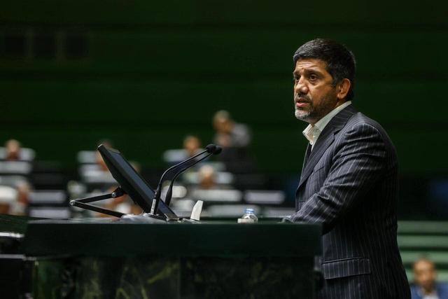 ببینید | علیرضا دبیر: وقتی به فدراسیون آمدم، تخت کشتی‌گیران شپش داشت!