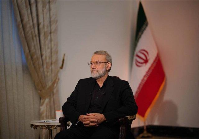 ببینید | دیدار علی لاریجانی با خانواده شهید والامقام سرلشگر سعید ایزدی