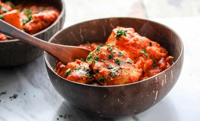 مرغ مراکشی ؛ غذایی اصیل و سنتی از شمال آفریقا با سس فلفل