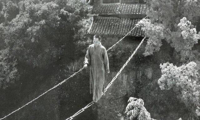 عجیب‌ترین مسیر یک کتابخانه در جهان + عکس