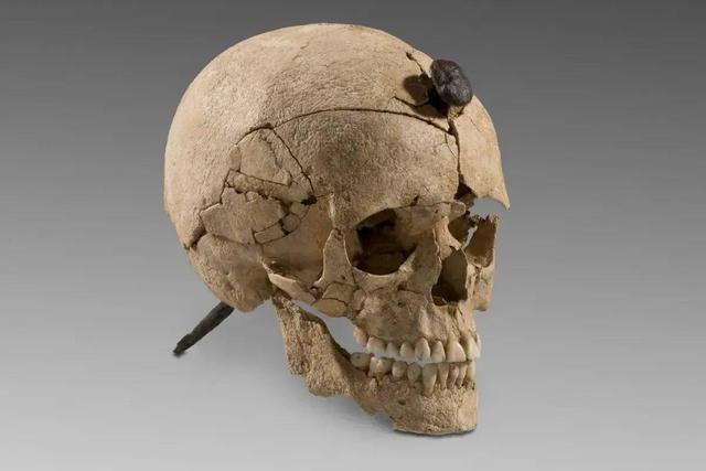 جمجمه‌های میخ‌کوب‌ شده در اسپانیا چه رازی دارند؟ | عکس