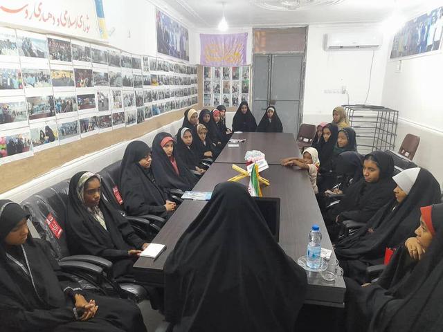 دختران مسجدی روستای لردمنجلی در سوگ فاطمی، درس ساده‌زیستی و حجاب آموختند