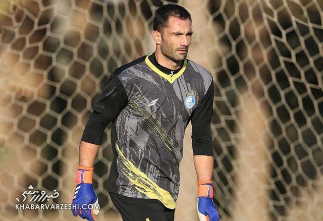 دروازه‌بان استقلال برای دربی انتخاب شد! 