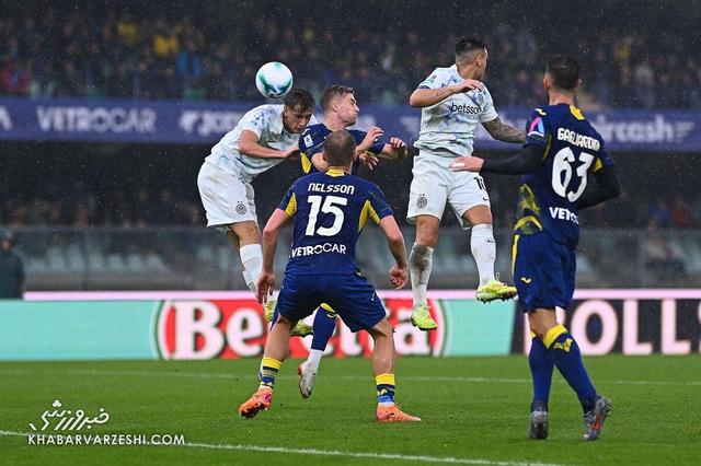 افعی‌ها به خانه صدرنشین نزدیک شدند