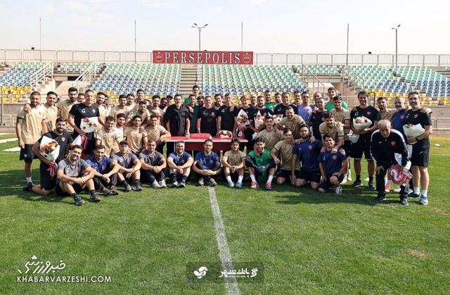 یک نفر رسماً از پرسپولیس جدا شد/ خداحافظی در محاصره سرخ‌ها +عکس