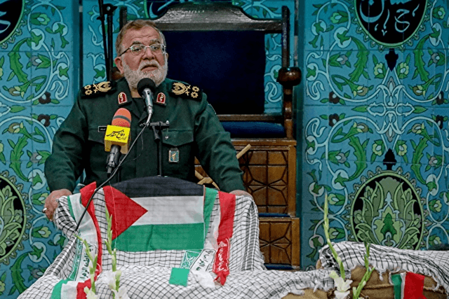 سرلشکر ایزدی: توانمندی نیرو‌های مسلح با تکیه بر تجهیزات بومی افزایش یافته است