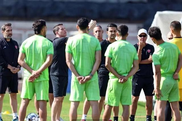  اصرار اوسمار برای بازگشت کاپیتان محبوب پرسپولیسی‌ها