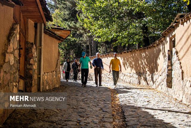 گردشگران پاییزی بهشت جهانی کندلوس