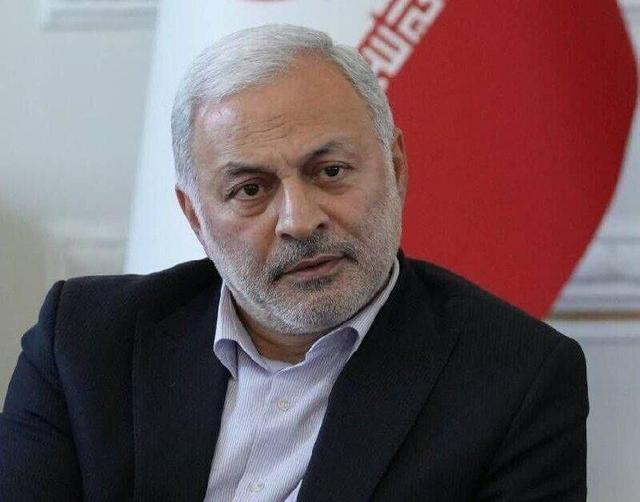 تداوم پیگیری پرونده احمدرضا بیضایی؛ دیدار عراقچی با پدر او در تبریز