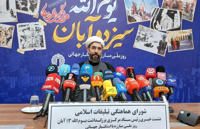 حجت الاسلام رستمی: تاریخ مقابله آمریکا با ملت ایران ۷۲ سال قدمت دارد