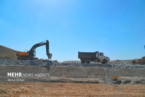 ماشین آلات مردمی برای جلوگیری از سیلاب در رودان پای کار آمدند