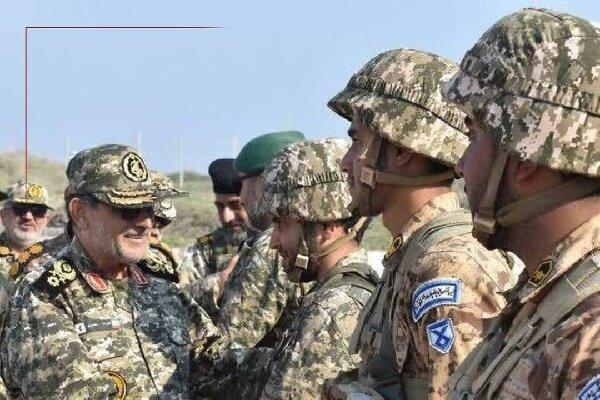 بازدید فرمانده نیروی دریایی سپاه از جزایر بوموسی و سیری