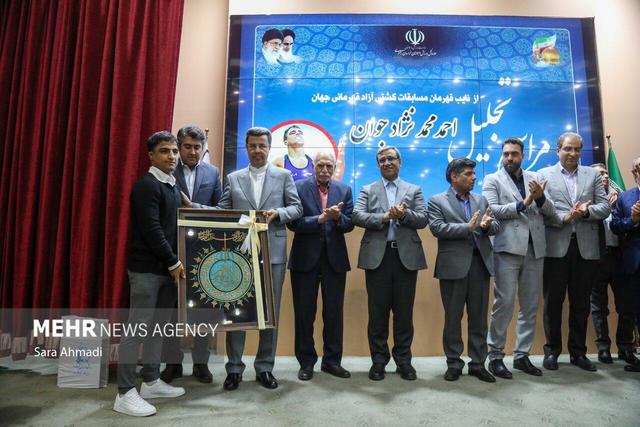 مراسم تجلیل از «احمد محمدنژاد جوان» نایب قهرمان کشتی آزاد در مشهد