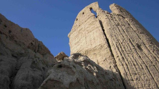 فریاد فرسایشِ قلعه‌ خوش‌آتیه مینو در شرق هرمزگان