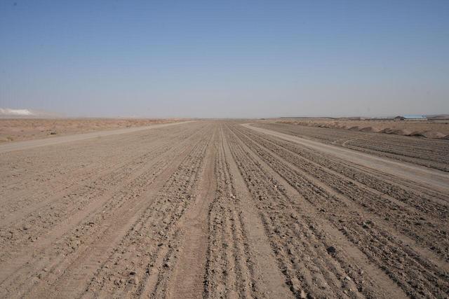 عملیات اجرایی باند فرودگاه قم به‌سرعت در حال اجراست