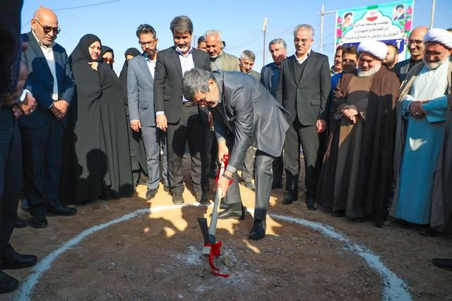 ساخت یک باب مدرسه در ابرکوه یزد آغاز شد