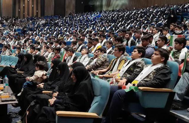 آیین تحلیف فرماندهان بسیج دانش آموزی خراسان رضوی برگزار شد