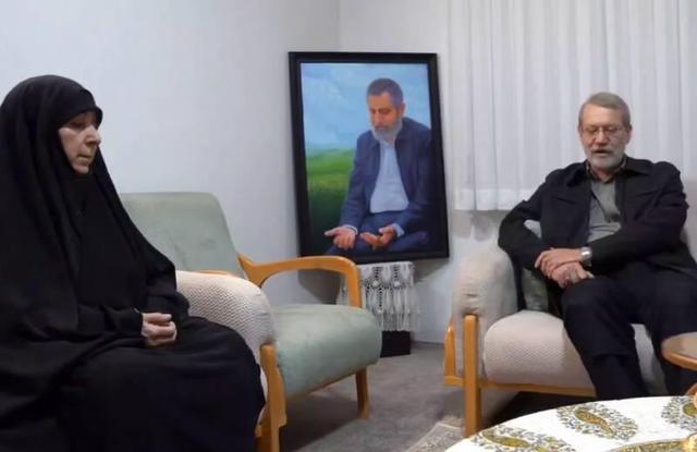 فیلم/ دیدار دبیر شعام با خانواده‌ شهید حاج رمضان