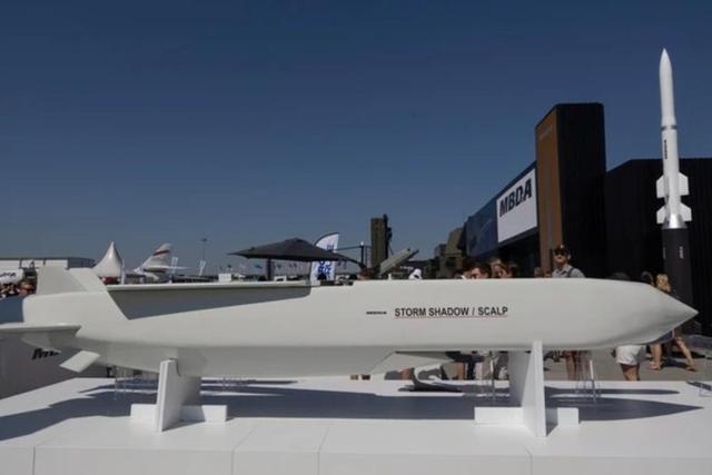 بلومبرگ: انگلیس موشک‌های بیشتری را برای اوکراین ارسال کرد