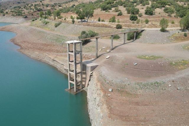 مدیرعامل آب منطقه‌ای استان: خشکسالی‌های پیاپی وضعیت منابع آبی کردستان را بحرانی کرده است