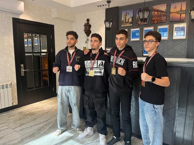 ببینید| کولاک پسران ایران در کیک بوکسینگ آذربایجان/ طلای دنیا برگردن پارسا واحدی