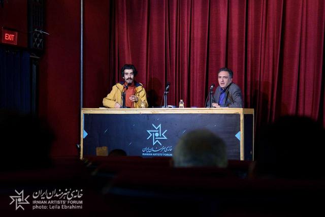 از حضور مدام زن قرمزپوش در میدان فردوسی تا حرکت دایره‌ای دوربین میان ستون‌های مسجدشاه/ دو مستند متعلق به سال ۱۳۵۶