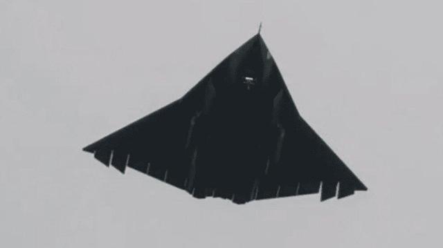 جنگنده‌ای با طراحی عجیب؛ بدون دُم و ۳موتور+ ویدئو | تصاویر جدیدی از جی-۳۶ جنگنده نسل ششم چین | پیشرفت سریع و قابل‌توجه چینی ها