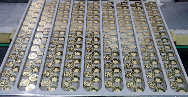 زمان پیش فروش سکه اعلام شد | جزئیات برگزاری دو حراج سکه در مرکز مبادله