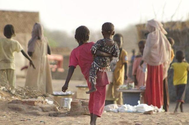 همه بلاهای هولناک که مزدوران امارات بر سر زنان می آورند | برای مردان جوان قیمت تعیین می‌کنند | چرا جری‌تر شده‌اند؟ | من و دخترانم هنگام فرار...