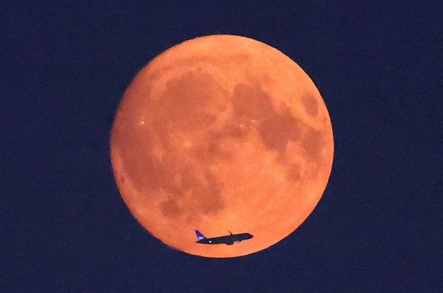 ابر ماه چهارشنبه شب را از دست ندهید | بزرگ‌ترین و درخشان‌ترین ابر ماه سال