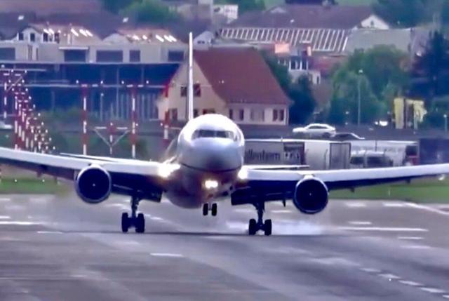 تصاویر فرود ناموفق بوئینگ ۷۶۷ | لحظات بحرانی و تصمیم نهایی خلبان را ببینید + فیلم