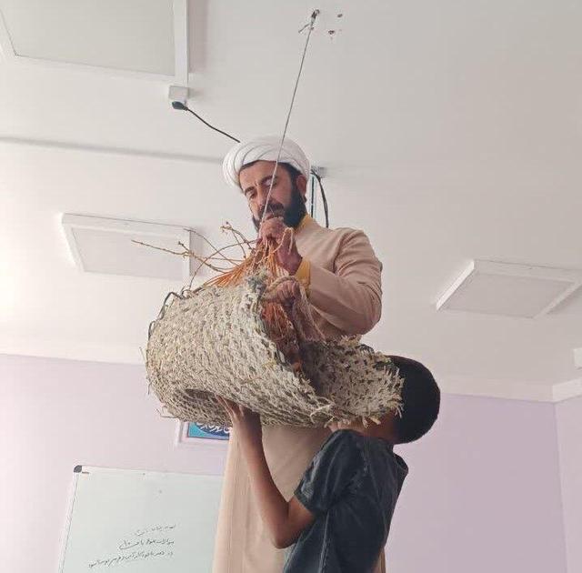 معلمی با عمامه سفید و ایده‌های سبز؛ از دامداری تا دانش‌پروری