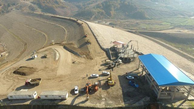 سد پلرود فعال شد؛ پیشرفت ۵۵ درصدی بدنه و آغاز جاده کنارگذر