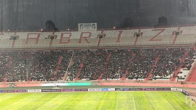 حضور هواداران پرشور یک ساعت مانده به بازی تراکتور و الشرطه