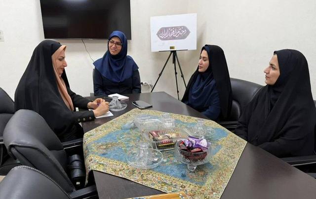 فرماندار تنگستان: برنامه‌های هدفمند برای توانمندسازی بانوان تدوین شود