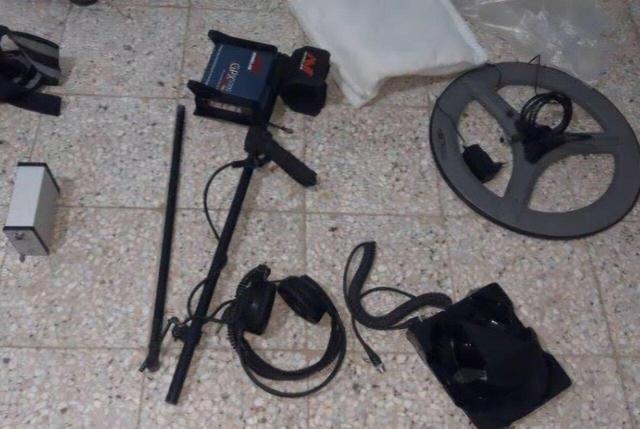 کشف‌ ۲ دستگاه فلزیاب و دستگیری ۳ متهم در شهرستان دنا