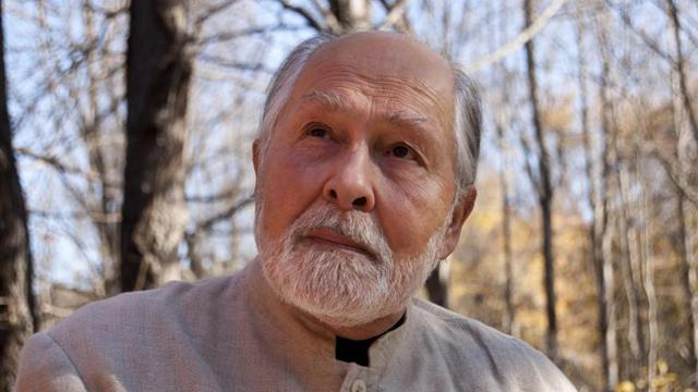 در این آتش همی‌سوزم ولی فانی و خاموشم