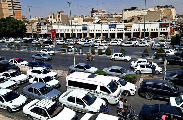 بلوار ساحلی بندرعباس غرق در میان خودروها؛ طلوع معضلی به نام ترافیک