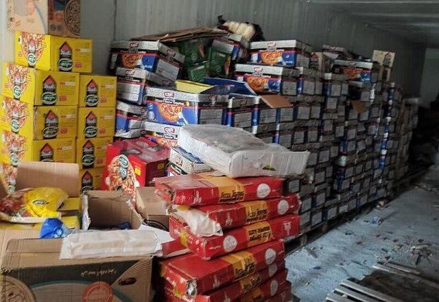 هفت تُن مواد غذایی غیرقابل مصرف در میاندوآب کشف شد